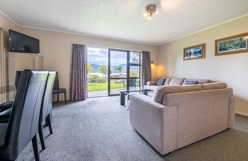 Te Anau Hotel | Lakeside Motel & Apartments