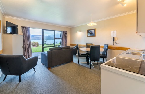 Te Anau Hotel | Lakeside Motel & Apartments