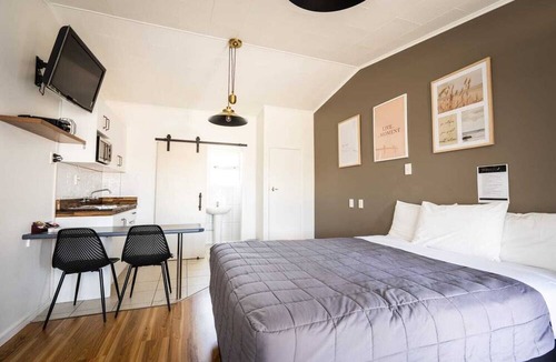Hastings Hotel | Frimley Lodge Motel