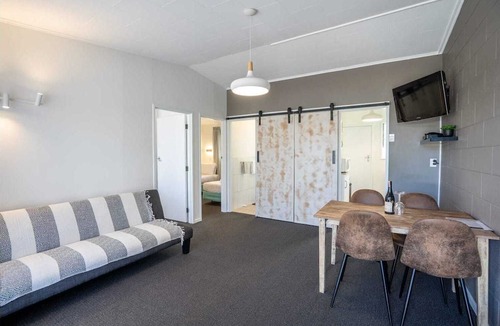 Hastings Hotel | Frimley Lodge Motel