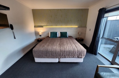 New Plymouth Hotel | The Strand