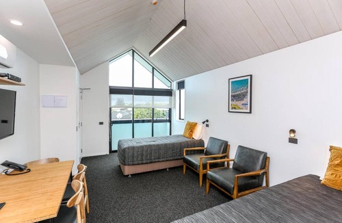 New Plymouth Hotel | The Strand