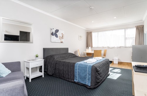 Solway Hotel | Amble Inn Motel - Masterton