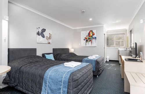 Solway Hotel | Amble Inn Motel - Masterton