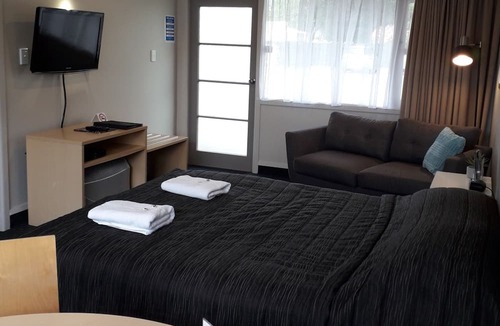Solway Hotel | Amble Inn Motel - Masterton