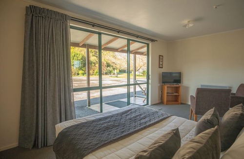 Fox Glacier Hotel | Rainforest Motel