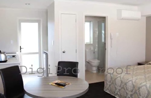 Remuera Hotel | Auckland Phoenix Palm