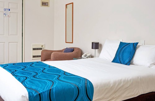 Whakatane Hotel | Barringtons Motor Lodge