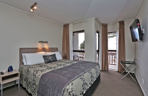 Napier Hotel | Edgewater Motor Lodge