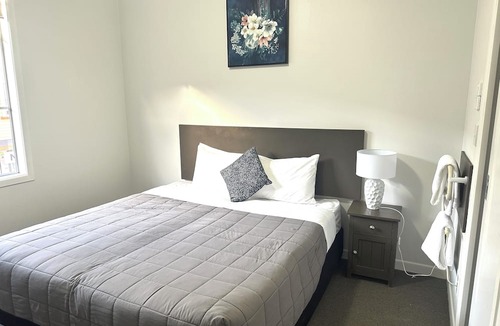 Cambridge Hotel | No1 Motels On Victoria
