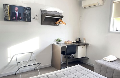 Cambridge Hotel | No1 Motels On Victoria