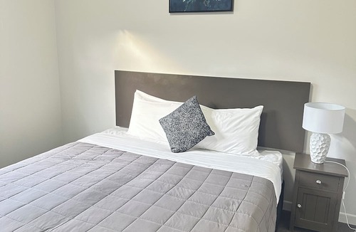 Cambridge Hotel | No1 Motels On Victoria
