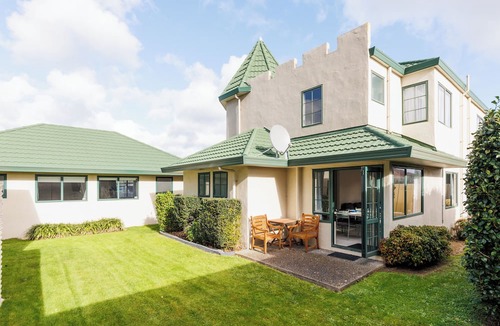 Palmerston North Hotel | Camelot Motor Lodge