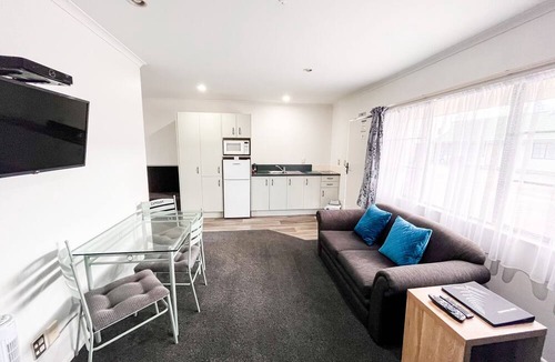 Palmerston North Hotel | Camelot Motor Lodge