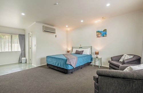 Palmerston North Hotel | Camelot Motor Lodge