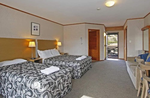 Warkworth Hotel | Walton Park Motor Lodge