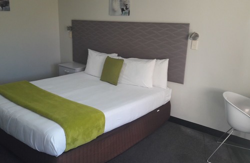 Whangamata Hotel | Southpacific Motel and Conference Centre