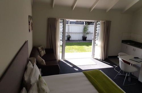 Whangamata Hotel | Southpacific Motel and Conference Centre