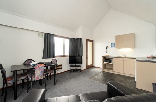 Alexandra Hotel | Centennial Court Hotel