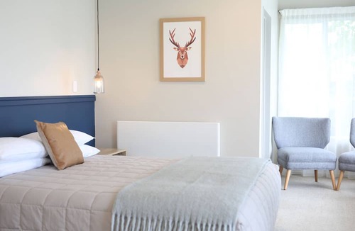 Te Anau Bed & Breakfast | Shakespeare House