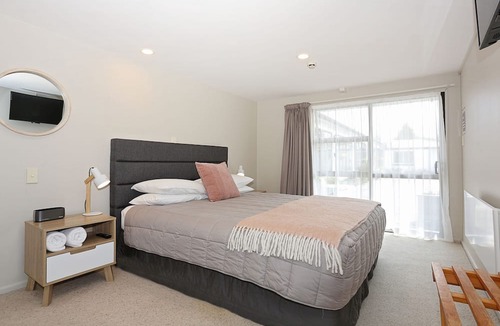 Te Anau Bed & Breakfast | Shakespeare House