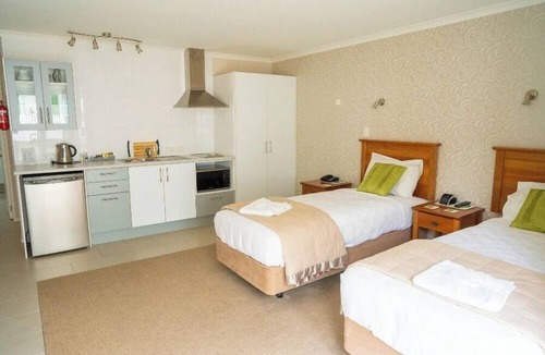 Tawa Hotel | Bucket Tree Lodge