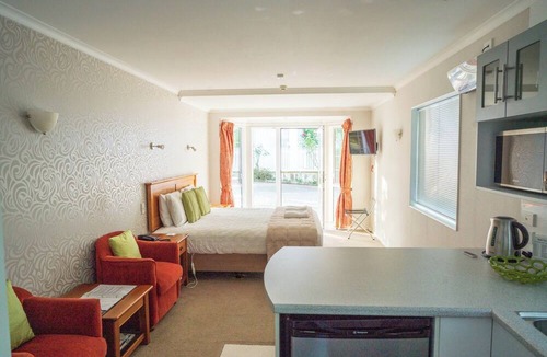 Tawa Hotel | Bucket Tree Lodge