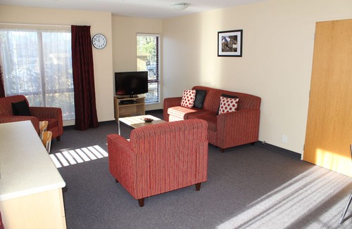 North Dunedin Hotel | Alhambra Oaks Motor Lodge