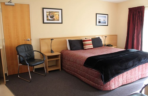 North Dunedin Hotel | Alhambra Oaks Motor Lodge