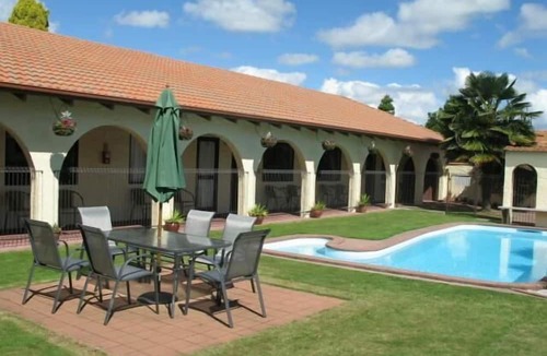 Cambridge Hotel | Captains Quarters Motor Inn