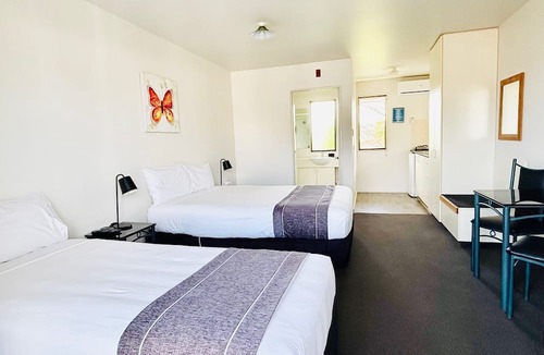 Springlands Hotel | ASURE Phoenix Motor Inn
