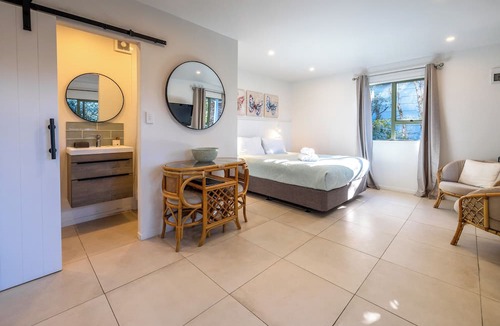 Ostend Hotel | Waiheke Island Motel