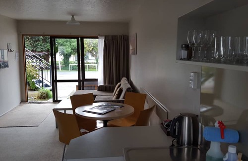 Akaroa Hotel | Akaroa Waterfront Motels