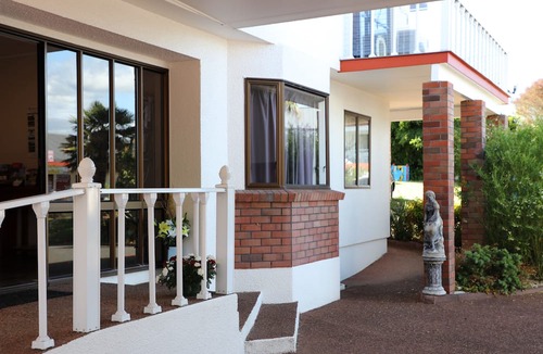 Pukekohe Hotel | Bk's Counties Motor Lodge