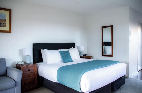 Lowburn Hotel | Carrick Lodge Motel