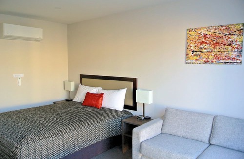 Starvation Hill Hotel | Oxford Village Motels