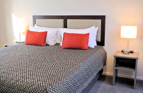 Starvation Hill Hotel | Oxford Village Motels
