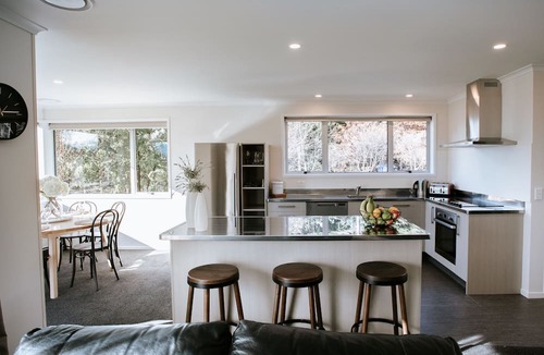 Wanaka Hotel | Tasman Holiday Parks – Wanaka