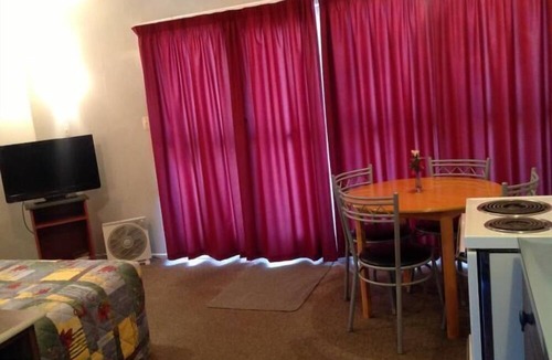 Hastings Hotel | Camberley Court Motel