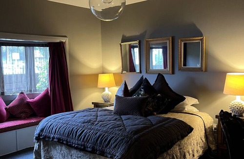 New Plymouth Cabin | Nice Hotel