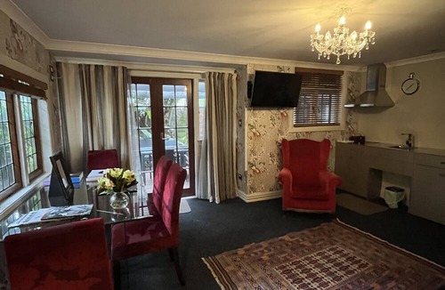 New Plymouth Cabin | Nice Hotel