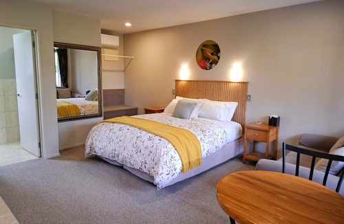 Te Anau Bed & Breakfast | Blue Ridge Studios and Bed & Breakfast