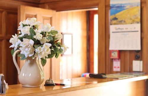Hamilton Lake Hotel | Colonial City Motel and Conference Centre