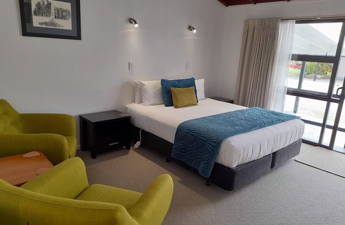 Fox Glacier Hotel | Lake Matheson Motel