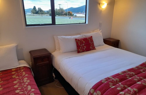 Fox Glacier Hotel | Lake Matheson Motel