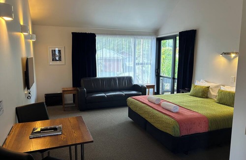 Franz Josef Glacier Hotel | Alpine Glacier Motel