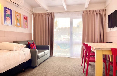 Mount Eden Hotel | Mount Eden Motel