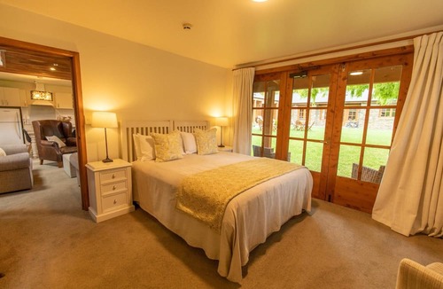 Wanaka Bed & Breakfast | Wanaka Homestead Lodge & Cottages