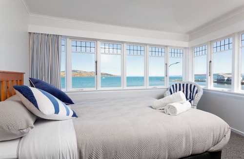 Plimmerton House | Moana Lodge - Guest House