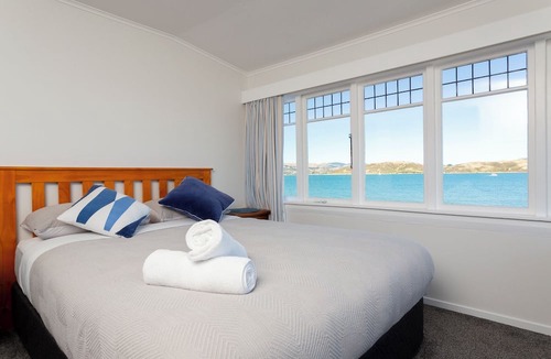 Plimmerton House | Moana Lodge - Guest House